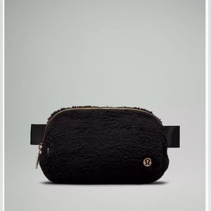 New! Everywhere Belt‎ Bag 1L Black Fleece